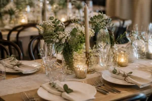 Lire la suite à propos de l’article Décoration de table : idées créatives pour sublimer vos événements